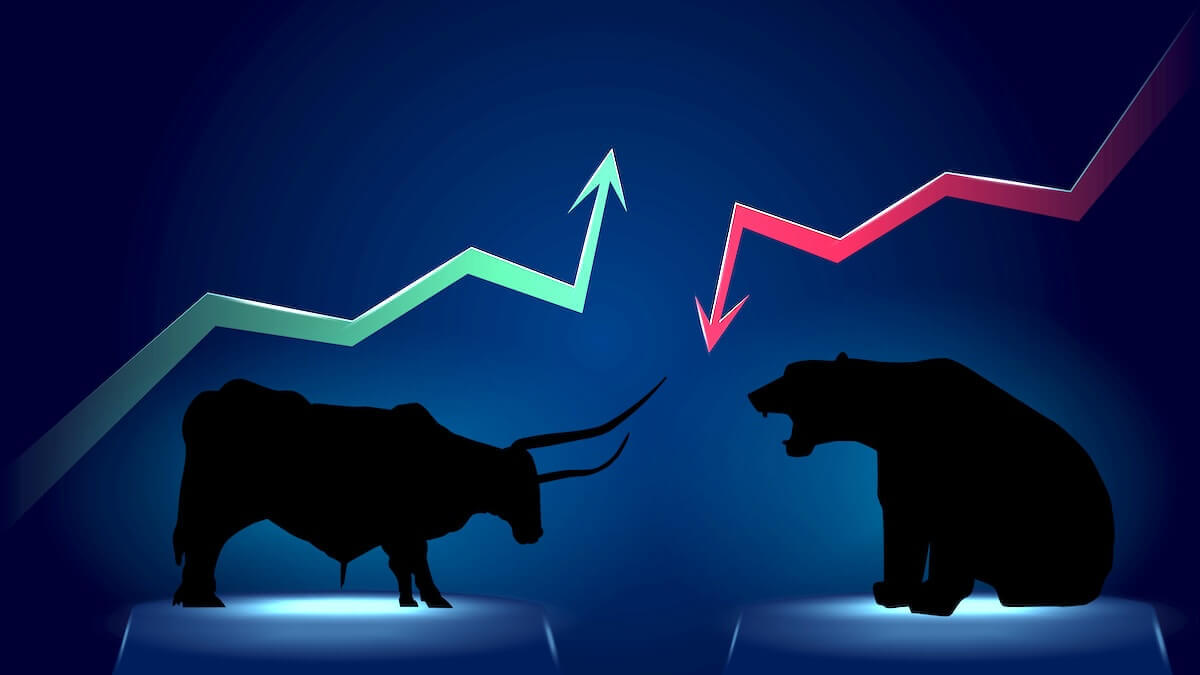 Silhouettes of a bull and a bear facing each other with a green market gains arrow and a red financial losses arrow pictured above each, respectively